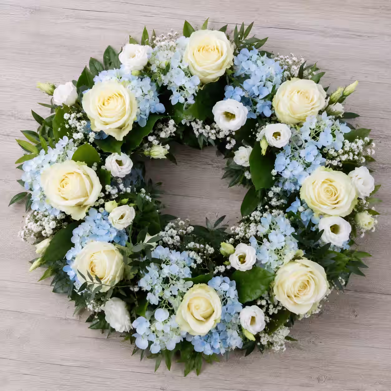 Elegant funeral casket spray created by Elsa Brown Flowerstyle