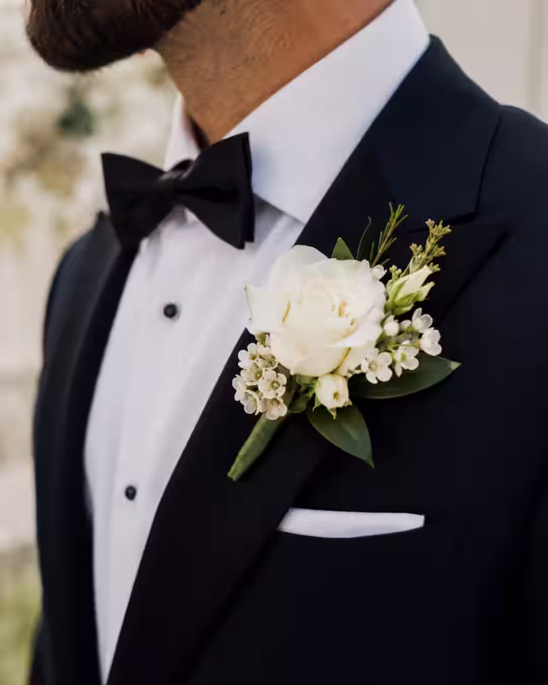 Luxury wedding table flowers created by Elsa Brown Flowerstyle